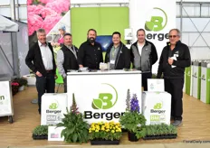 The team of Berger presenting the new Natural Fiber & Aggregate – Wood PH. “For crops that require a more porous substrate, this combination of NF Wood and perlite provides excellent drainage capacity reducing the incidence of water stress and stimulating rapid root development.”